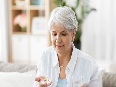 Suplementos multivitamínicos y su impacto en el bienestar de adultos mayores